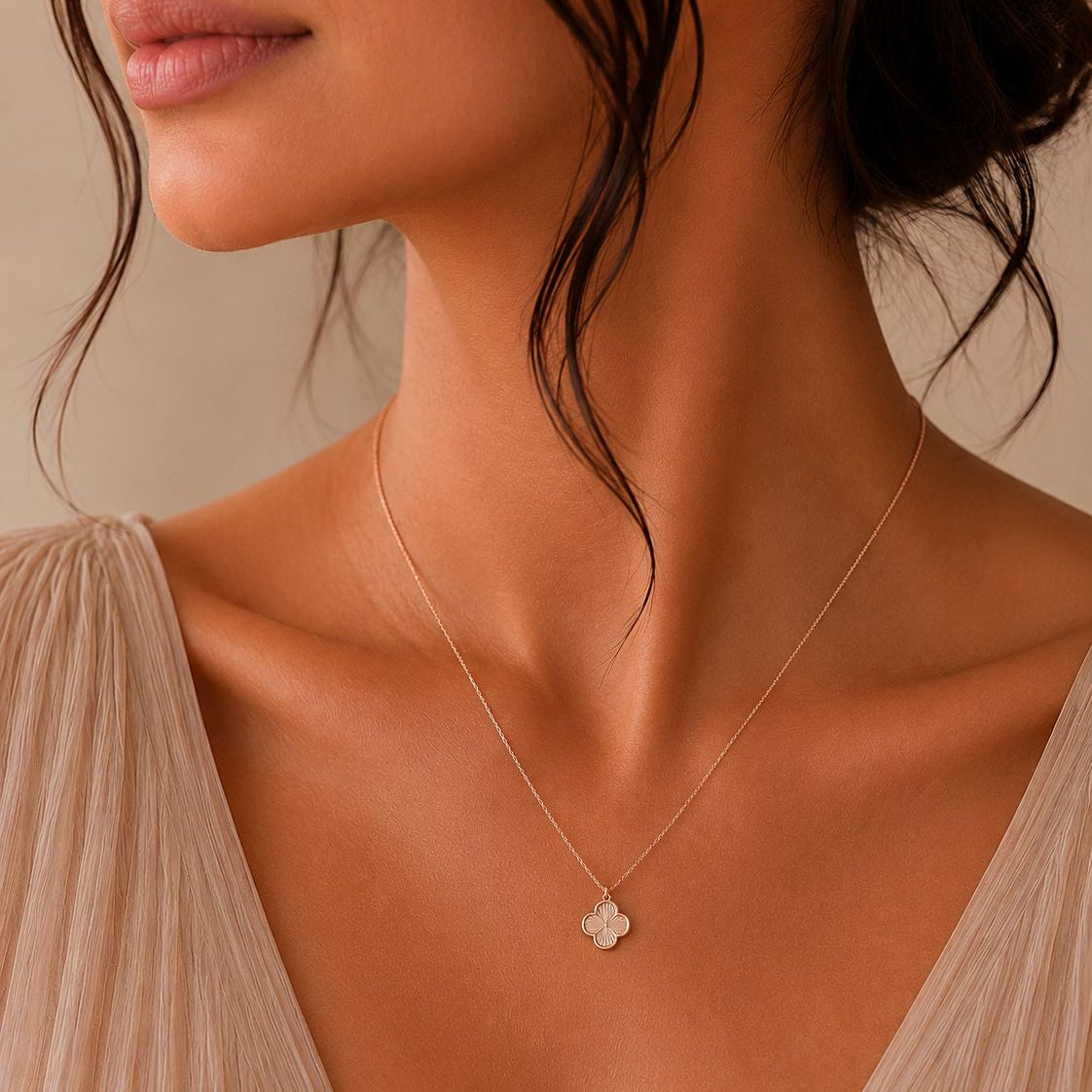 Rosé Clover Pendant (Rose Gold)