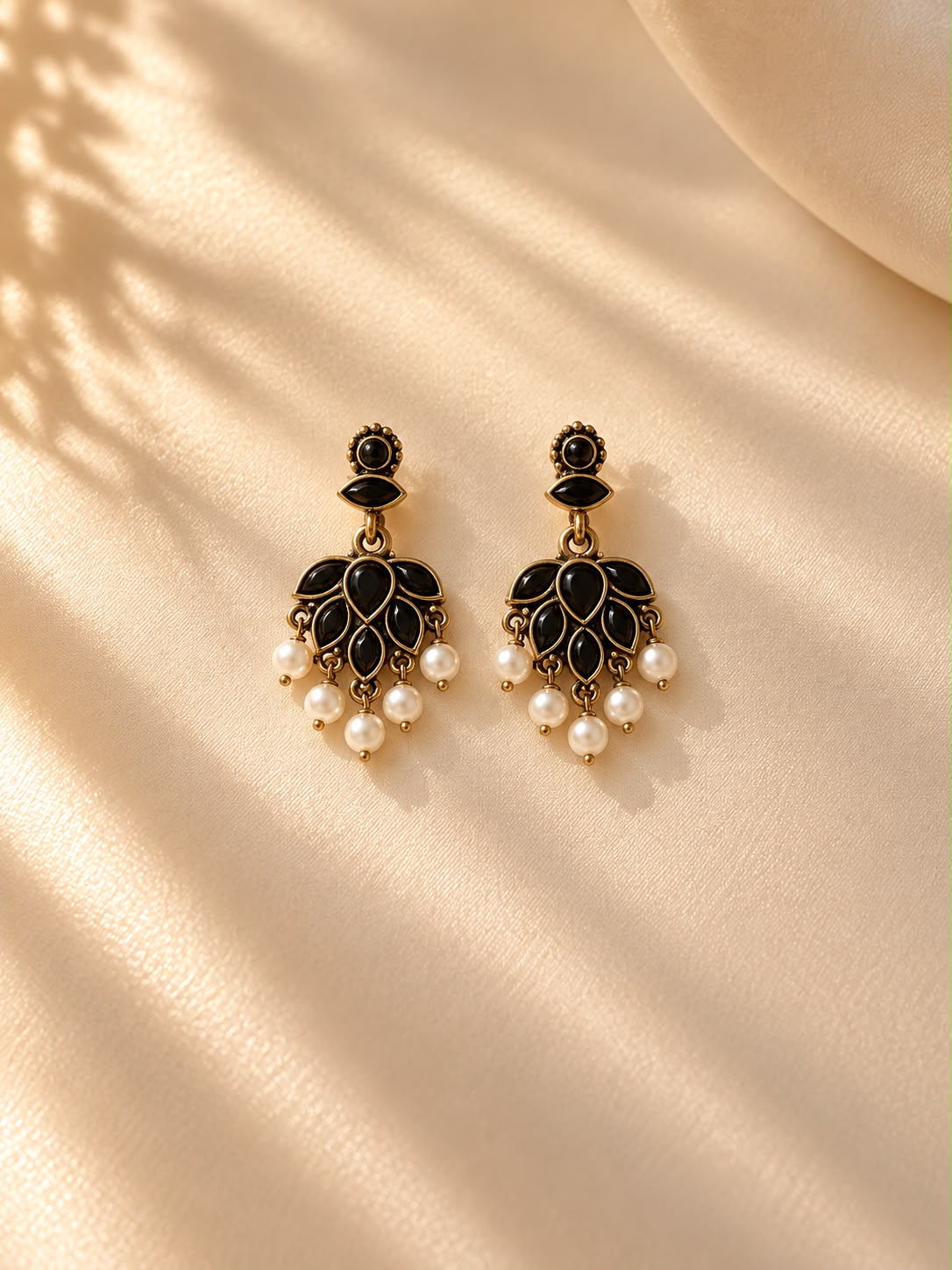 Midnight Pearl Heritage Earring